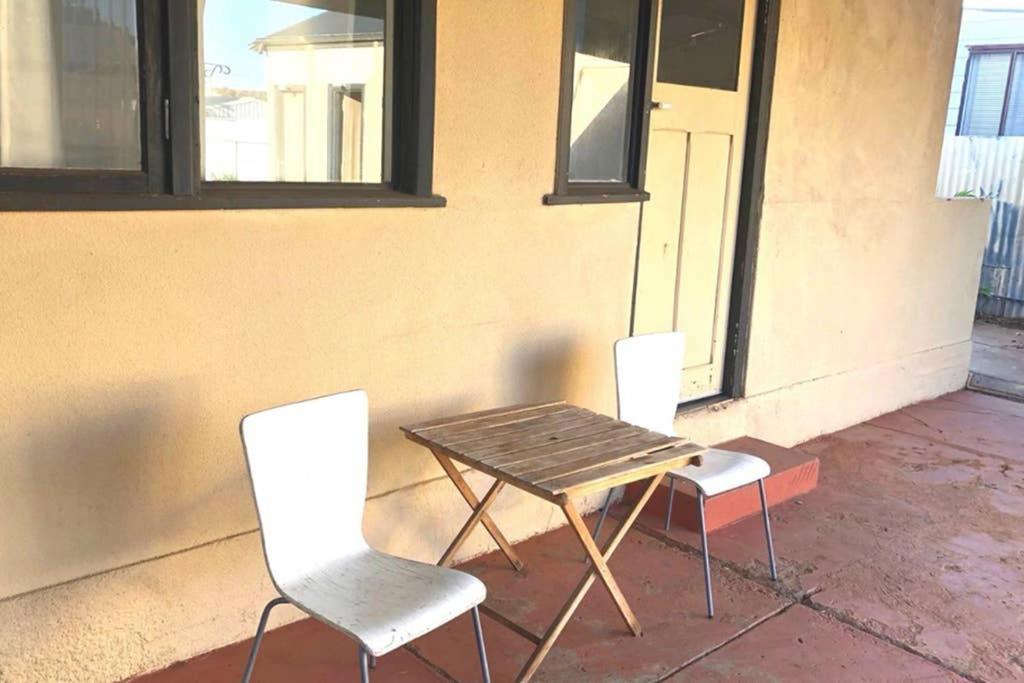 Modern Charming Miners’ Cottage +Free Internet Broken Hill Exterior foto