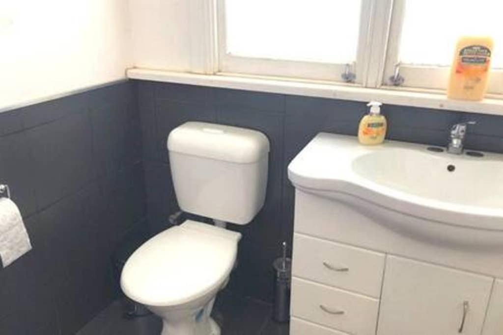 Modern Charming Miners’ Cottage +Free Internet Broken Hill Exterior foto